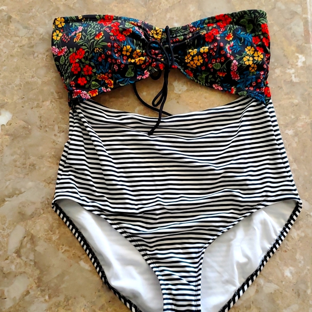NWOT womens swim wear
